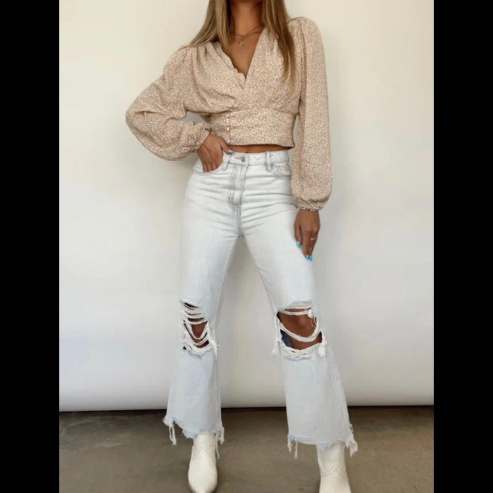 VERVET Ripped Flare Crop Jeans - Picture 7 of 11